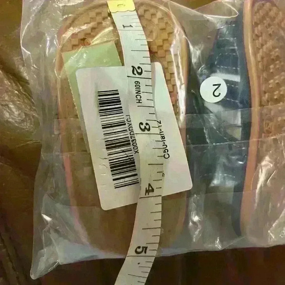 Little boy, sandal size 120 as shown in picture 5 inches long.​ - Picture 1 of 3